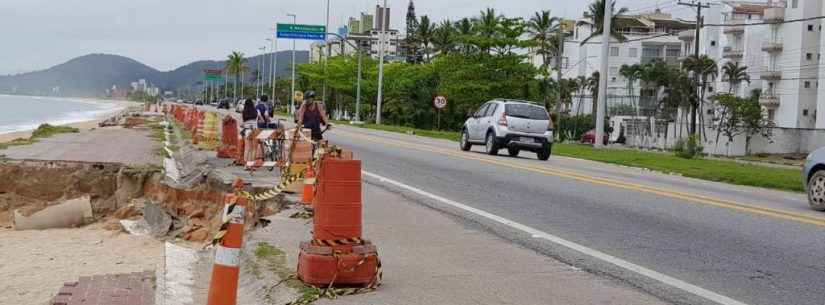 Após cobrança da Prefeitura de Caraguatatuba e MPF, DER chega para vistoriar trecho da orla da Massaguaçu