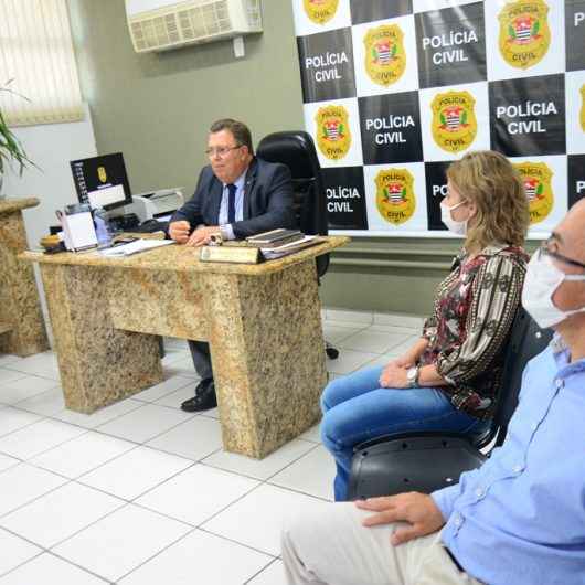 Conselho Municipal da Condição Feminina de Caraguatatuba realiza reunião sobre políticas públicas para mulheres