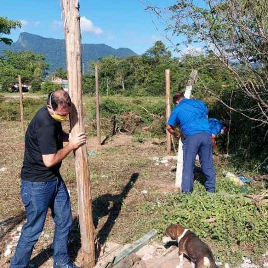 Fiscalização da Prefeitura flagra tentativa de ocupação de área pública no Perequê-Mirim