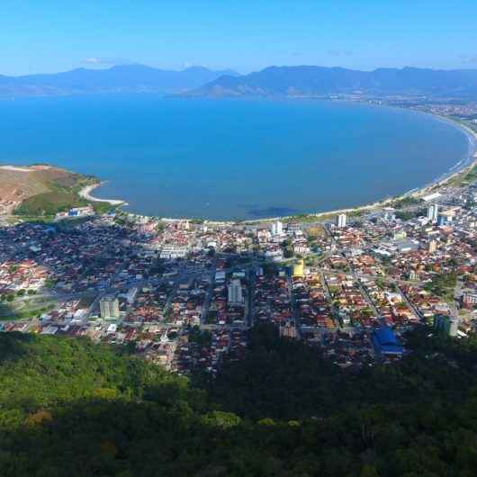 Prefeitura de Caraguatatuba reforça proibição de ônibus de turismo de um dia