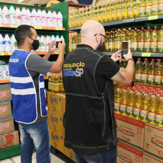 Procon notifica quatro supermercados de Caraguatatuba após encontrar irregularidades