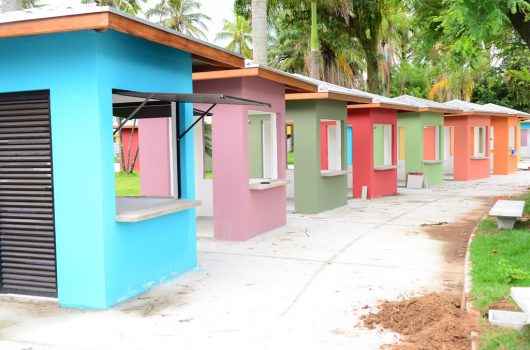 Quiosques recebem pintura e obra de revitalização da Praça Diógenes Ribeiro de Lima entra em fase final Quiosques recebem pintura e obra de revitalização da Praça Diógenes Ribeiro de Lima entra em fase final