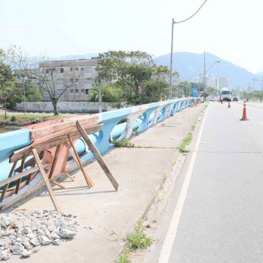 Prefeitura de Caraguatatuba revitaliza ponte sobre Rio Santo Antônio