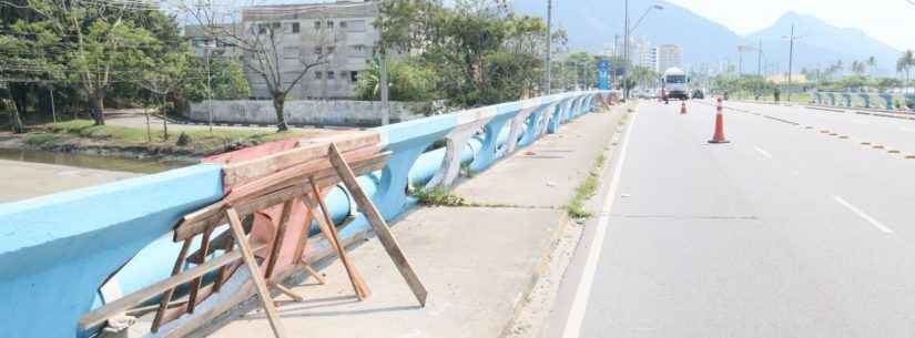 Prefeitura de Caraguatatuba revitaliza ponte sobre Rio Santo Antônio