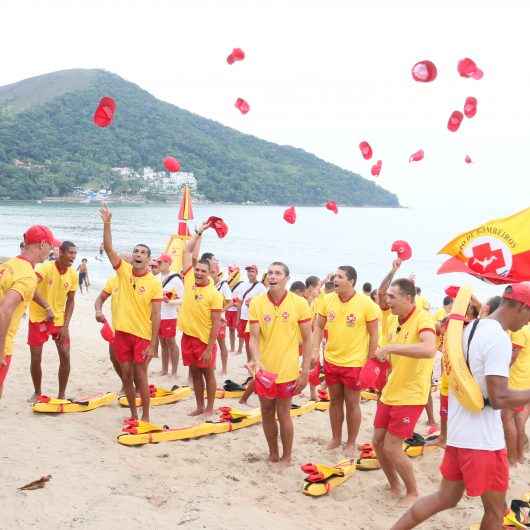 Caraguatatuba forma 44 Guardas-Vidas Temporários para fim e começo do ano