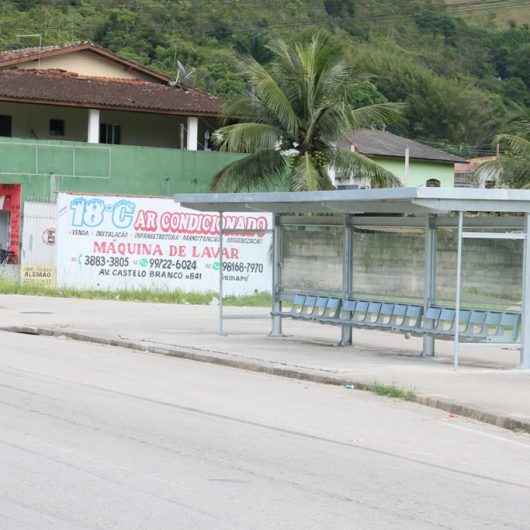 Mais sete novos abrigos de ônibus são instalados em Caraguatatuba