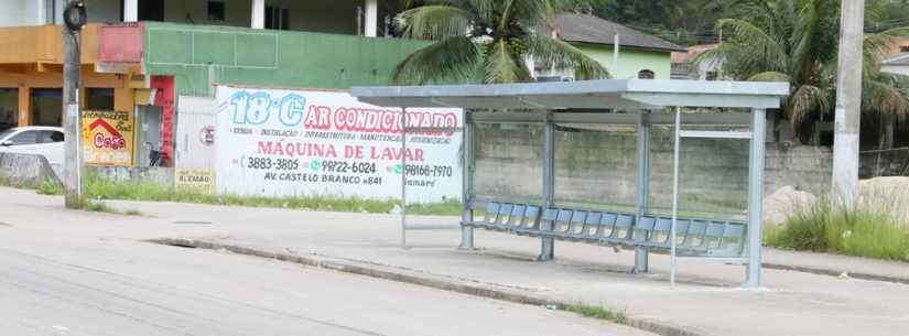 Mais sete novos abrigos de ônibus são instalados em Caraguatatuba