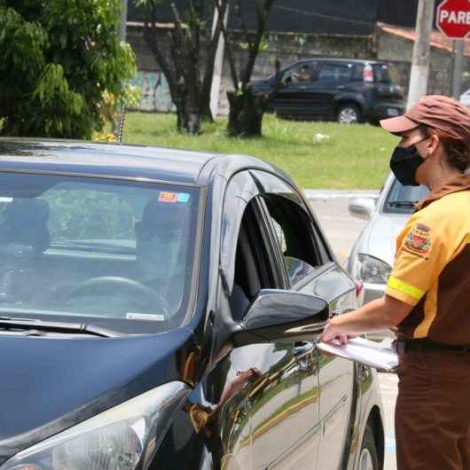 Prefeitura de Caraguatatuba fiscaliza atividade de motoristas de aplicativo