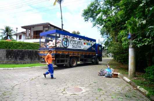 Prefeitura de Caraguatatuba amplia coleta de lixo e seletiva durante alta temporada Prefeitura de Caraguatatuba amplia coleta de lixo e seletiva durante alta temporada