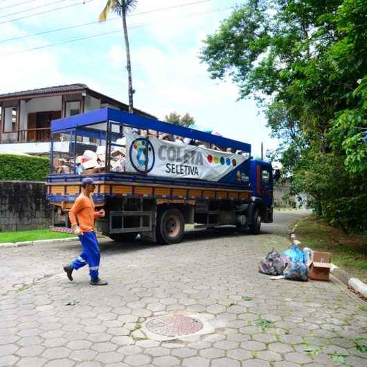 Prefeitura de Caraguatatuba amplia coleta de lixo e seletiva durante alta temporada