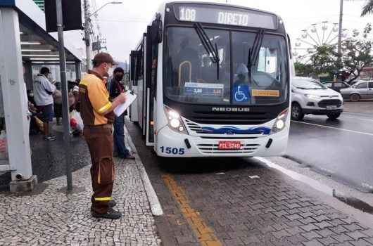 Trânsito e ônibus têm alterações para Virada do Ano em Caraguatatuba Trânsito e ônibus têm alterações para Virada do Ano em Caraguatatuba
