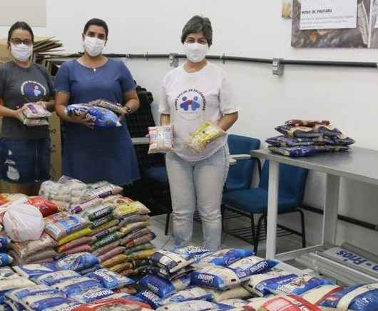 Fundo Social de Caraguatatuba repassa 2 toneladas de alimentos doados em evento esportivo