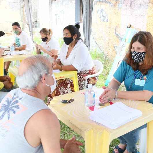 Urbanismo Itinerante: moradores do Tinga recebem suporte para dúvidas e resolver pendências com a prefeitura