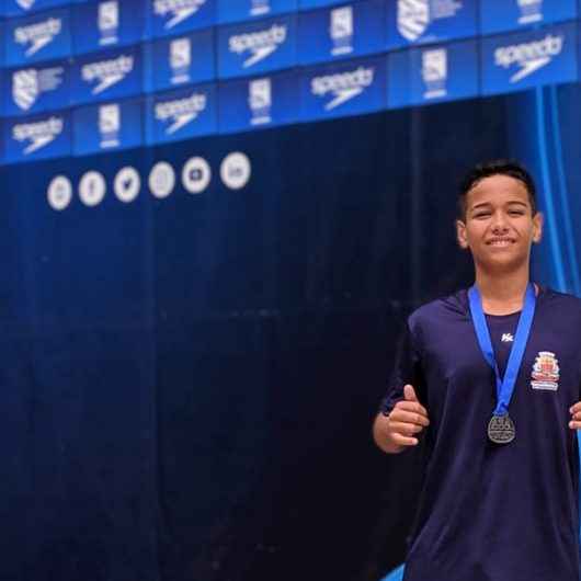 Atleta mirim de Caraguatatuba conquista segundo lugar em campeonato brasileiro de natação