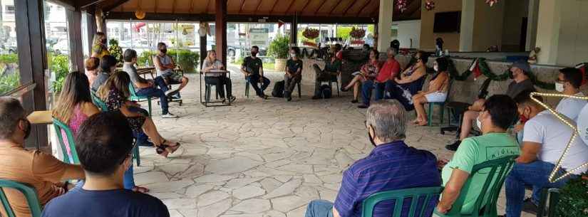 Integrantes do Comtur avaliam programa de ação para turismo de Caraguatatuba