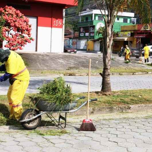 Bairro Gaivotas recebe mutirão de limpeza e bota-fora