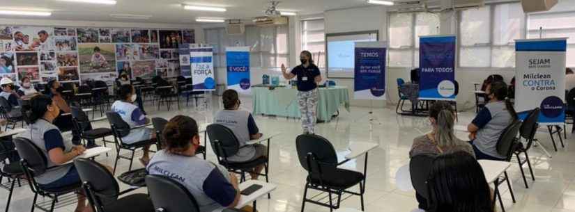 Funcionários participam de treinamento para garantir proteção à comunidade escolar