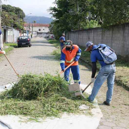 Prefeitura de Caraguatatuba convoca mais bolsistas do PEAD para atuar na limpeza urbana