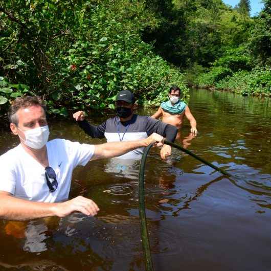 Prefeitura de Caraguatatuba fiscaliza irregularidades no Rio Tabatinga e na Ilha do Tamanduá