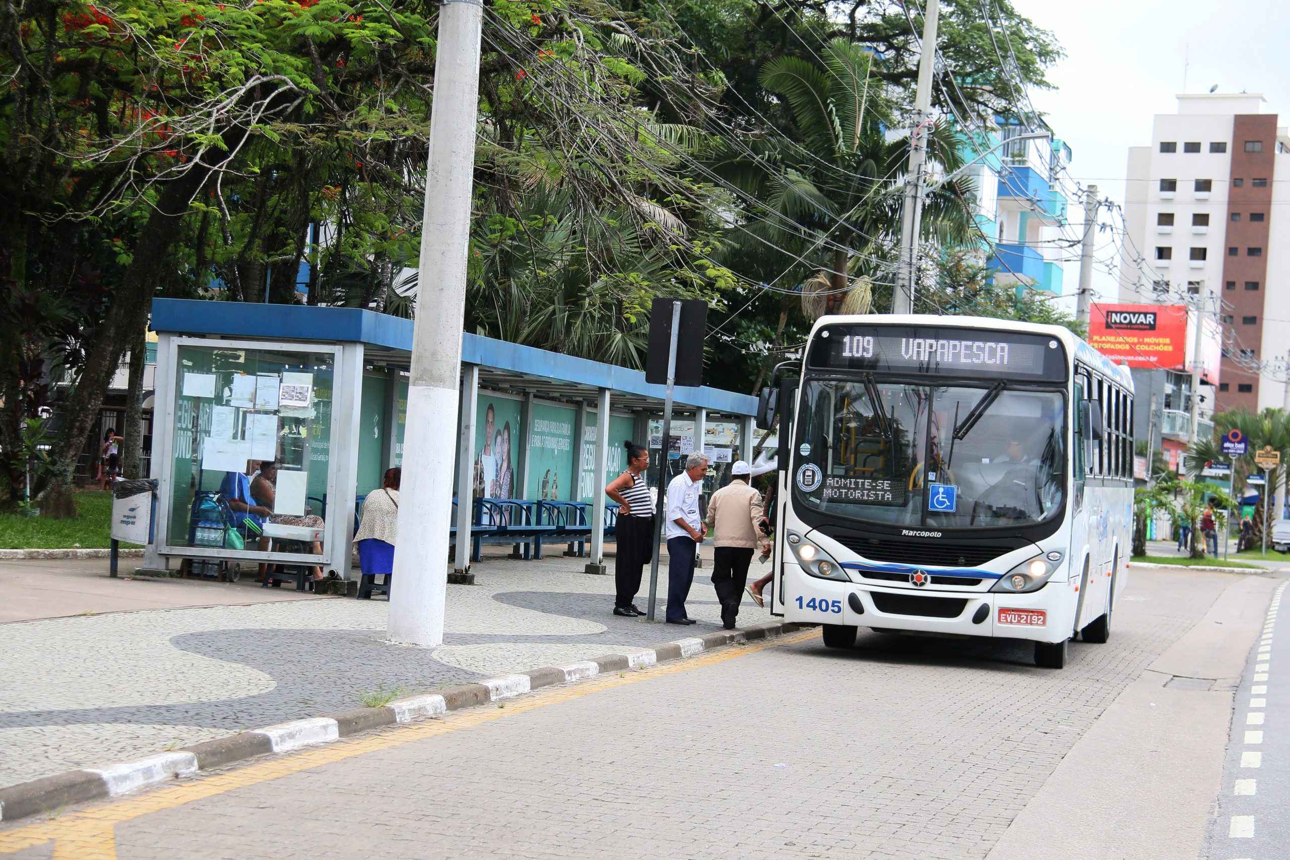 Prefeitura de Caraguatatuba conclui instalação de 114 abrigos de ônibus