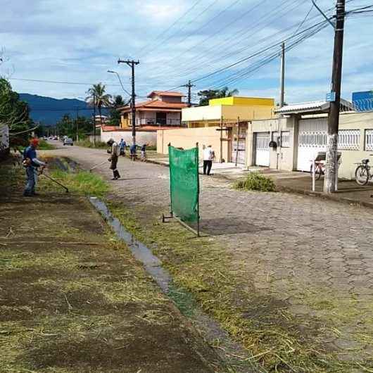 Prefeitura de Caraguatatuba está com limpeza de ruas no Pontal Santamarina