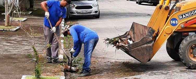 Secretaria de Serviços Públicos faz recolha de resíduos nos bairros Indaiá e Jardim Aruan