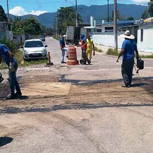 Operação Tapa Buracos chega ao bairro Morro do Algodão, região sul de Caraguatatuba