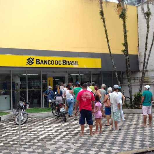 Prefeitura Caraguatatuba notifica banco por não seguir protocolo de distanciamento entre os clientes