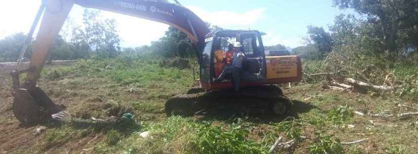 Prefeitura dá ordem de serviço para construção de campo de futebol no Perequê-Mirim