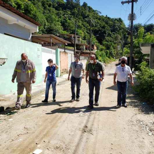 Prefeitura de Caraguatatuba e EDP avaliam regularização de energia no bairro Jardim Santa Rosa