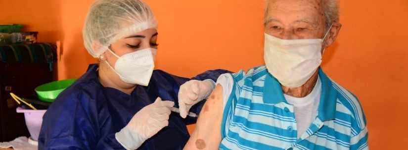 Na luta contra Covid-19, Caraguatatuba continua com imunização de idosos acima de 90 anos
