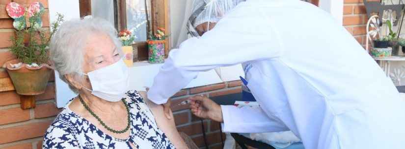 Caraguatatuba começa a vacinar idosos entre 85 e 89 anos a partir de segunda-feira (15/02)