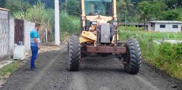 Prefeitura de Caraguatatuba realiza nivelamento de estradas rurais