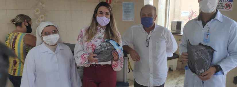 Empresário atendido na Casa de Saúde Stella Maris doa máscaras para ventilação não invasiva