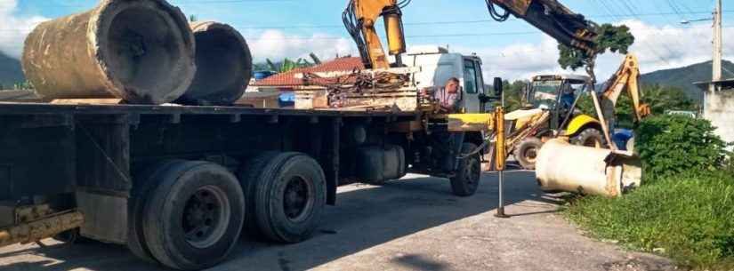 Bairro Travessão recebe manutenção de tubos de drenagem