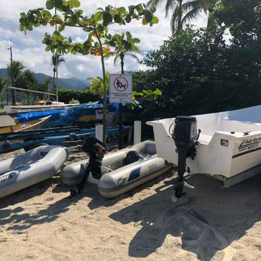 Prefeitura de Caraguatatuba notifica proprietários de embarcações e carretinhas deixadas na praia da Tabatinga