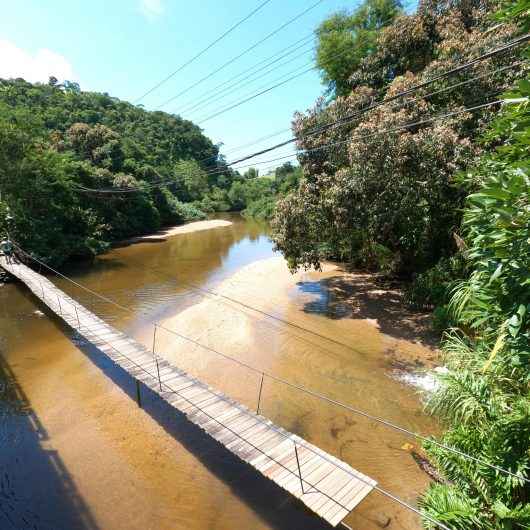 Prefeitura de Caraguatatuba fiscaliza possível descarte irregular no Rio Mococa