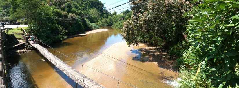Prefeitura de Caraguatatuba fiscaliza possível descarte irregular no Rio Mococa