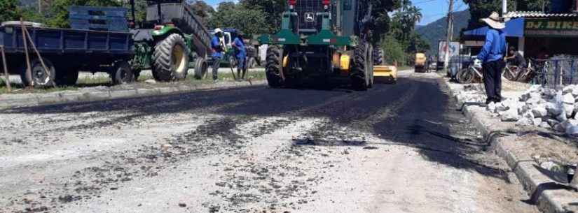 Prefeitura de Caraguatatuba realiza recapeamento asfáltico em rua principal do Pegorelli