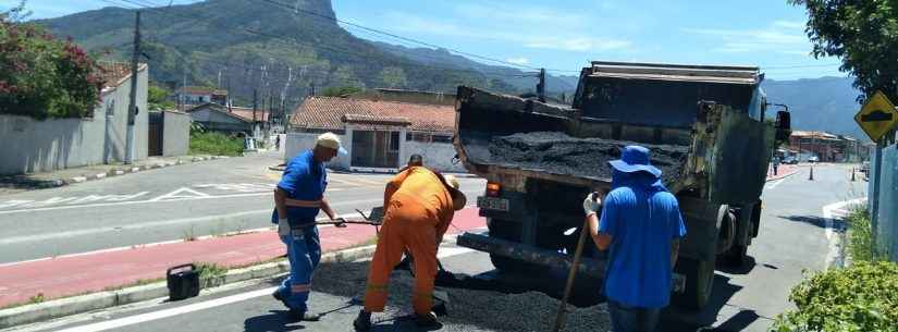Prefeitura de Caraguatatuba implanta lombadas no Poiares após execução de obras de drenagem