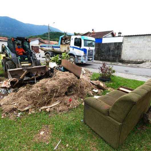 Jetuba recebe mutirão de limpeza e bota-fora