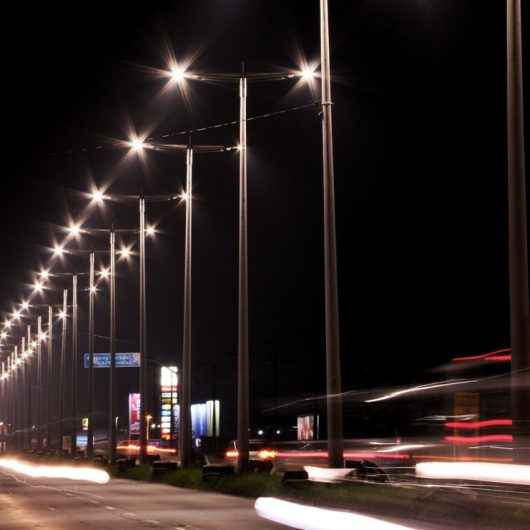 Prefeitura e Caraguá Luz reavaliam parceria para implantar 4,7 mil luminárias LED nos próximos 18 meses