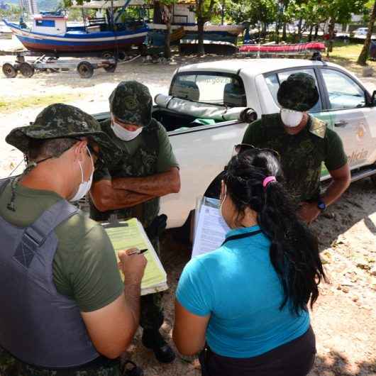 Banco de Alimentos de Caraguatatuba recebe 43kg de pescados apreendidos pela Polícia Ambiental Marítima em operação no Camaroeiro