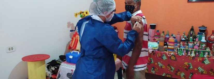 Prefeitura de Caraguatatuba continua com vacinação em domicílio para idosos de 71 anos Prefeitura de Caraguatatuba continua com vacinação em domicílio para idosos de 71 anos