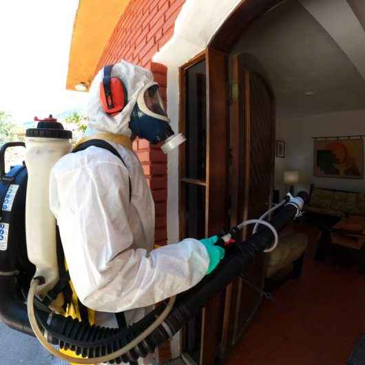 Prefeitura realiza bloqueio mecânico contra dengue na Martim de Sá