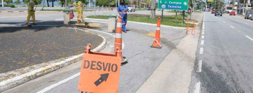 Prefeitura de Caraguatatuba alerta motoristas para presença de óleo na Avenida da Praia