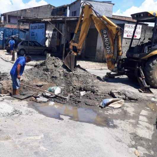 Prefeitura realiza ação emergencial na Rua Orlando Alves no bairro Perequê-Mirim