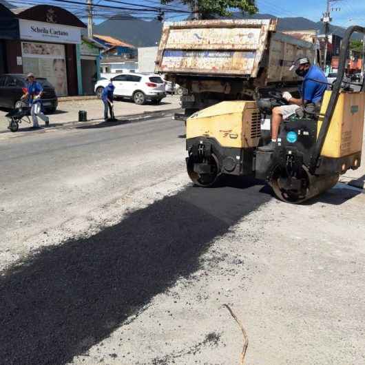 Bairro Perequê-Mirim continua com Operação ‘Tapa Buracos’