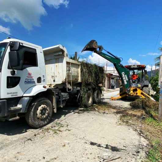 Caraguatatuba retira por mês 5 mil toneladas de resíduos das vias públicas