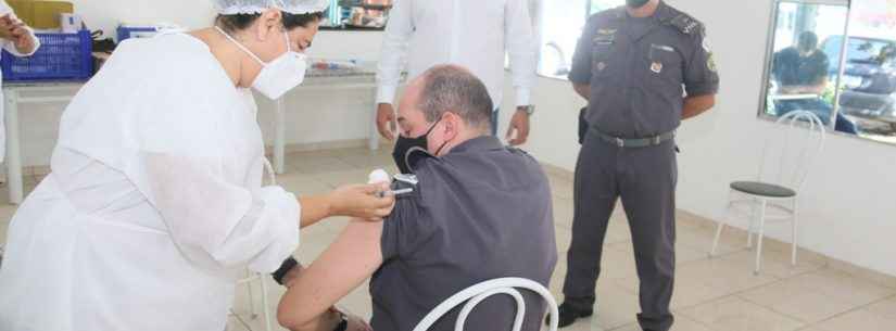 Caraguatatuba recebe servidores das forças de segurança para vacinação contra Covid-19
